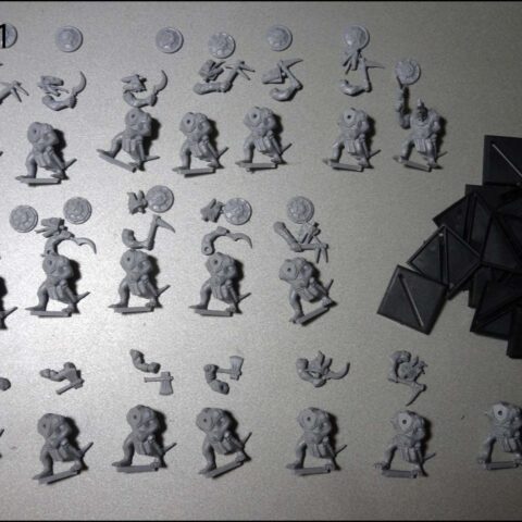 PLASTIC LIZARDMEN 19 X SAURUS WARRIOR dont 7 non complet